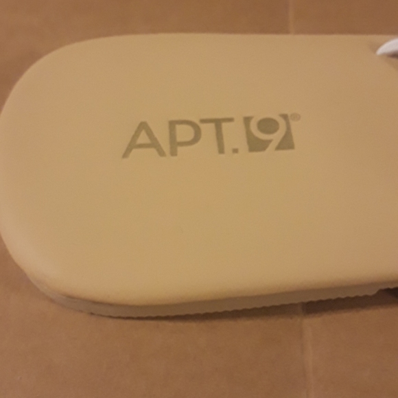 Sandles - Picture 4 of 5